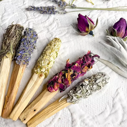 Palo Santo mit Blumen zum Räuchern und für Frauen-Circle oder Retreats